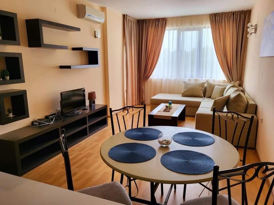 Dilov Apartments In Yalta Golden Sands Exteriör bild
