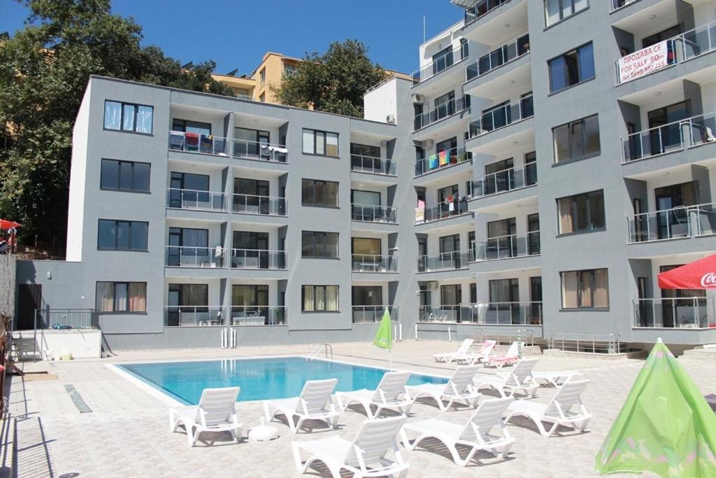 Dilov Apartments In Yalta Golden Sands Exteriör bild